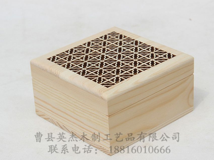 点击查看详细信息<br>标题：镂空雕刻松木盒 阅读次数：1155