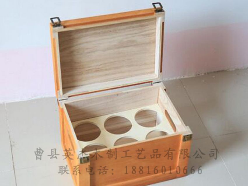 点击查看详细信息<br>标题：木制白酒盒 阅读次数：1351