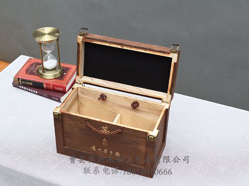 点击查看详细信息<br>标题：木制白酒盒 阅读次数：1900